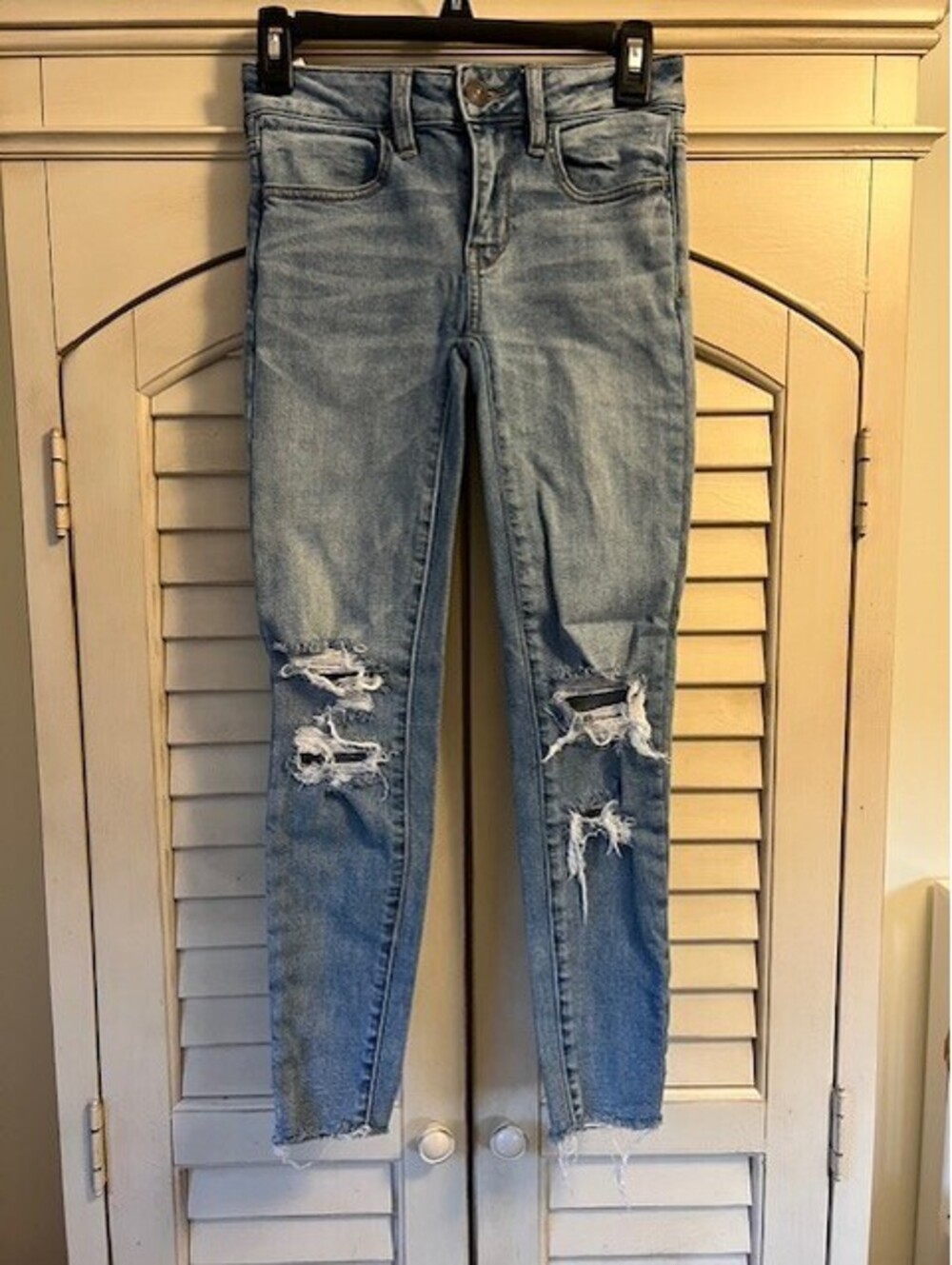 American Eagle Outfitters Distressed Skinny Jeans - Size 00 Short